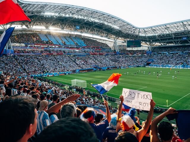 フランスのサッカー試合観戦風景